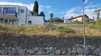 Pred Jelinčičevo hi&scaron;o so postavili manjkajočo luč