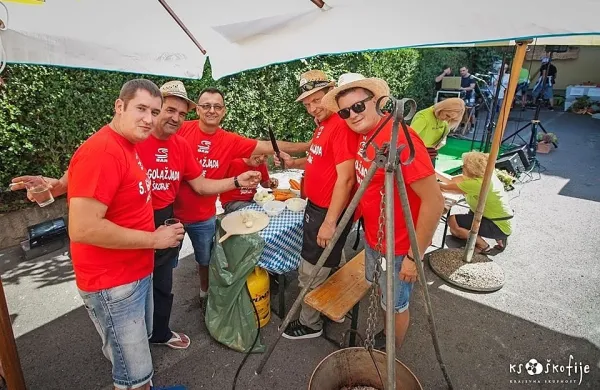 Z Golažjado spodbujajo druženje kot nekoč