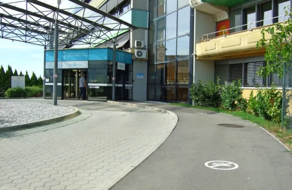 Kot je za bolnike in obiskovalce pomembno, na kakšen način 
vstopijo v bolnišnico, tako je za njeno delovanje pomembno, 
kakšen informacijski istem ji pomaga, da nemoteno deluje.   