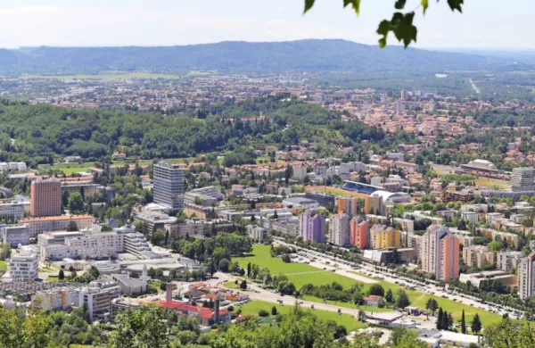 V tednu mobilnosti, ki poziva k hoji, bo na novogoriških cestah in 
ulicah avtomobilska dirka.