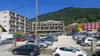 Kljub širitvi parkirišča na Uti  je v Idriji pomanjkanje parkirišč občutno.