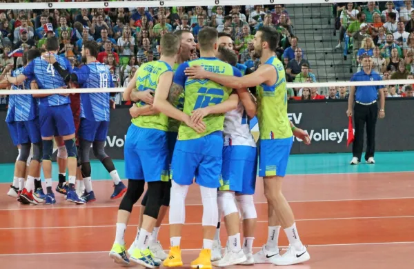 Navijači si želijo, da bi se danes po tekmi z  Bolgarijo  Slovenci 
takole veselili  ob vstopu v četrtfinale. 