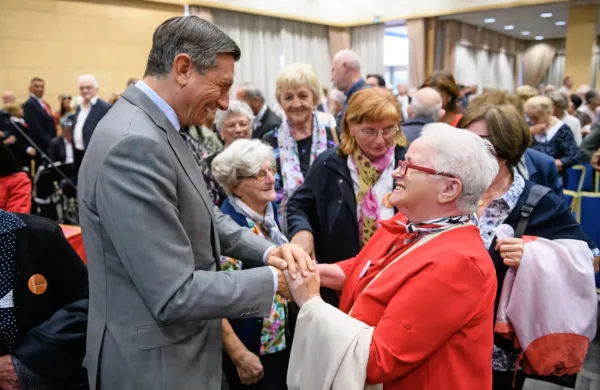 V Portorožu je danes potekala osrednja prireditev ob tradicionalnem vseslovenskem srečanju bivših internirancev. Dogodka 
se je udeležil tudi predsednik republike Borut Pahor.