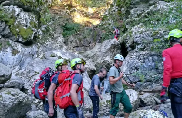 Tolminski gorski reševalci so s svojo vztrajnostjo in prizadevnostjo 
zagotovo rešili življenje poljskemu padalcu.  