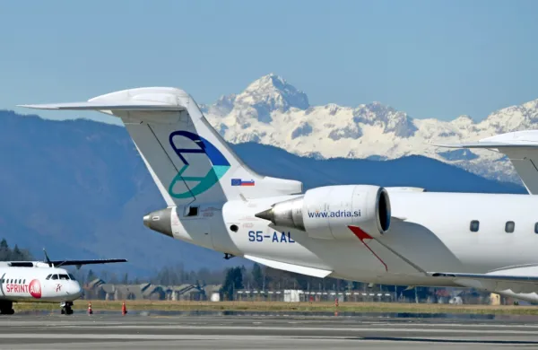 Adria Airways v torek in sredo začasno prekinja letenje