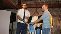 Župan Tadej Beočanin je Sandiju Škvarču iz Društva Trillek izročil  
jubilejno priznanje. 