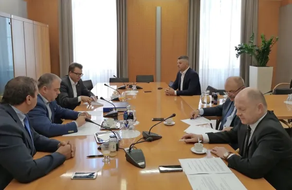 Ustanovne seje Kluba primorskih poslank in poslancev so se udeležili (z leve) Marko Bandelli, Danijel Krivec, Zvone Černač, Matjaž Nemec, Branko Simonovič in Samo Bevk.