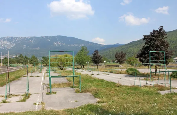 Športne površine ob vipavski vojašnici  bodo  v celoti prenovili in na 
novo opremili 