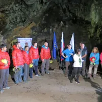 Jame imajo veliko skupnega z vesoljem