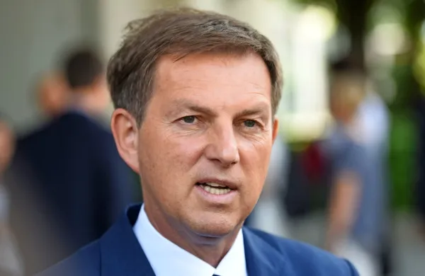 Slovenski zunanji minister Miro Cerar  podpira vstop Hrvaške v 
območje schengna, a ob izpolnjevanju varnostno-tehničnih pogojev ter spoštovanju evropskih demokratičnih in pravnih standardov.