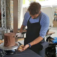 Marsikdo še ni slišal za čokoladni kebab. Odlično se prilega 
šmornu.