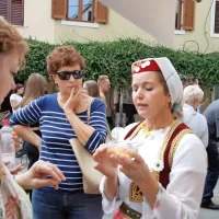 Ni odveč vedeti, kaj bodo okušale brbončice.