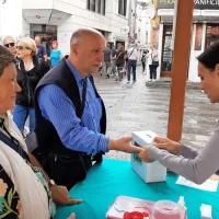 Najpogumnejši obiskovalci Sladke Istre so si drznili po obisku 
stojnic izmeriti sladkor v krvi.  