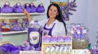 Vera Mrak uživa v viola kraljestvu, ki ga ustvarja s svojimi 
rokami.