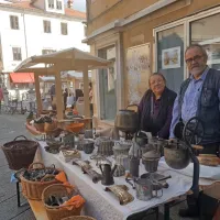 Mali slaščičarski muzej na stojnici zbirateljev Marije in Janeza 
Janežiča
