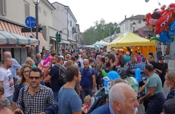 Po gneči med stojnicami sodeč, se bodo organizatorji Okusov najbrž tudi letos pohvalili z rekordnim 
obiskom ...