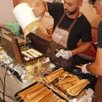 Poleg ponudnikov mesa se v Gorici vedno zbere tudi dosti 
slaščičarjev vseh vrst.