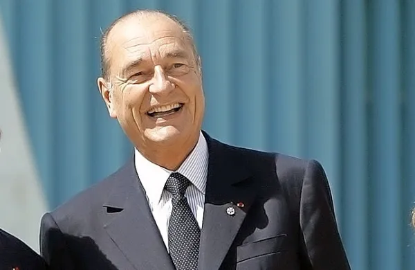V pariški cerkvi Saint-Sulpice so se začele pogrebne slovesnosti po 
smrti nekdanjega francoskega predsednika Jacquesa Chiraca, ki je 
v 87. letu starosti umrl v četrtek. 