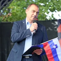 Z veslom in žogo do odličij