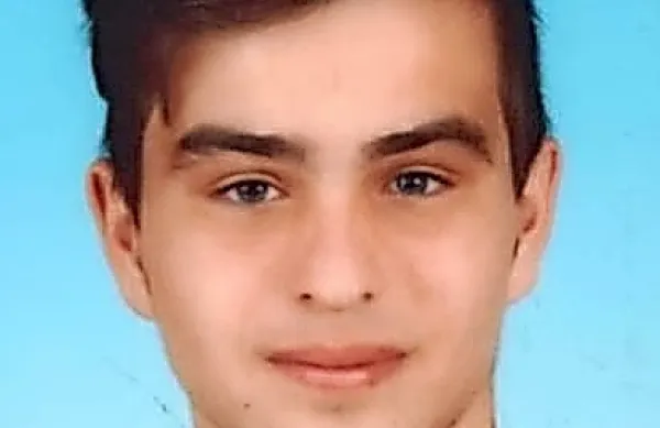 Neznano kam je odšel Tilen Šef, star 16 let, doma iz Lahonc v 
občini Ormož. 