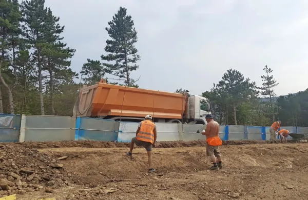 Projekt izgradnje drugega tira železniške proge Divača-Koper je 
požel veliko zanimanja mednarodnih gradbenih družb, so sporočili iz projektne družbe 2TDK.