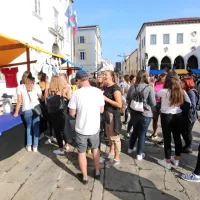 V Kopru pozdravili brucke in bruce, zvečer &scaron;e zabava