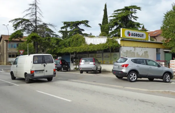 Če bodo preselili Agrolitovo trgovino, bo tam zrasla hi&scaron;a