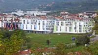 Konec prihodnjega leta naj  bi začeli graditi stanovanja na zelenici ob “Mišičevih blokih”.
