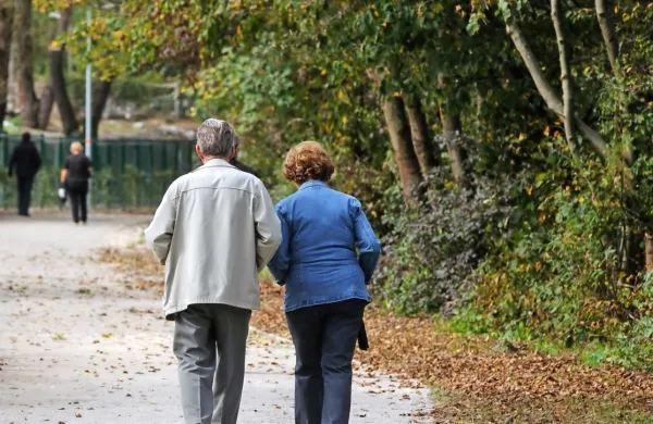 Svet pokojninskega zavoda je na današnji seji sledil odločitvi 
vlade in sprejel ugotovitveni sklep, da se pokojnine s 1. decembrom izredno uskladijo za 1,5 odstotka.