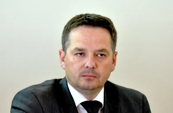 Vlada je danes za novega generalnega direktorja Finančne uprave 
RS (Furs) imenovala Petra Jenka. 