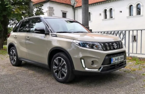 Kombinacija bencinskega motorja in štirikolesnega pogona morda 
prinese malce višjo porabo, a veliko več užitkov pri premagovanju 
terenske podlage.