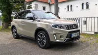 Kombinacija bencinskega motorja in štirikolesnega pogona morda 
prinese malce višjo porabo, a veliko več užitkov pri premagovanju 
terenske podlage.