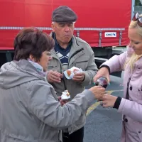 FOTO: Z bralci v deželi zelenega zlata