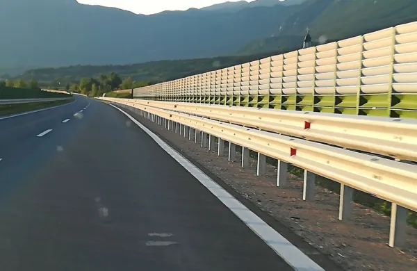 Na testnih protivetrnih poljih bodo začeli meriti burjo.