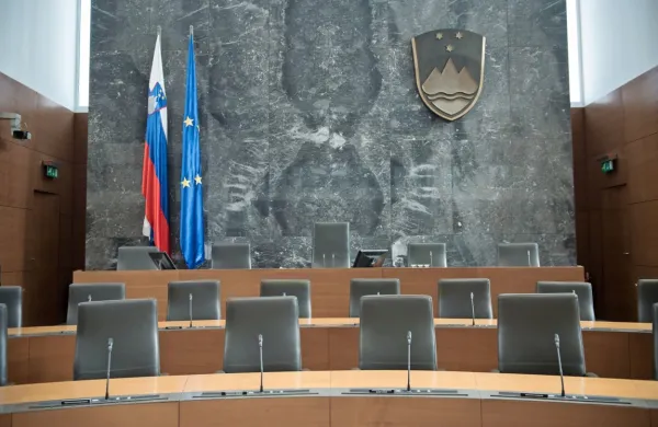 Predlogu ukinitve dodatka za delovno aktivnost zelena luč odbora DZ