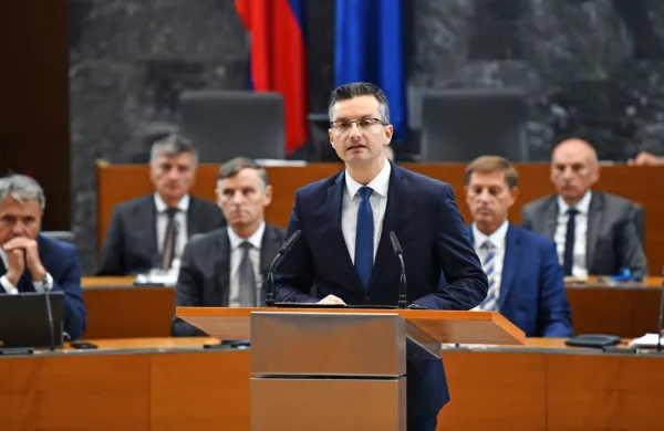 “Začnimo že delati na tem, da bo kaj narejenega, ne pa ves čas z 
nekimi dopolnili,” je dejal Šarec.