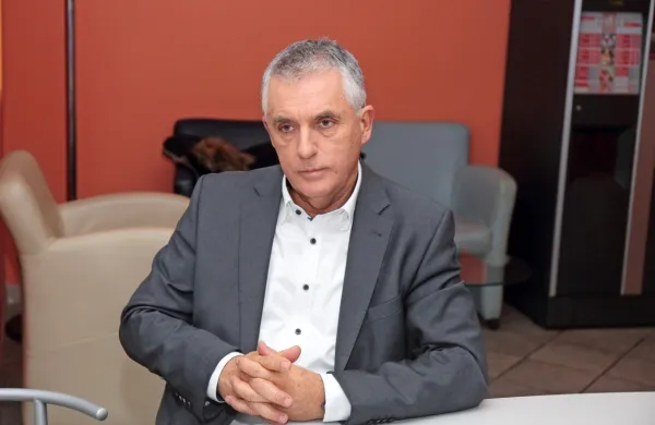 Nekdanji minister za zdravje Tomaž Gantar je septembra na seji 
izvršnega odbora in sveta Desus odstopil s funkcije podpredsednika stranke.
