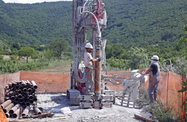 Agencija RS za okolje (Arso) je v Dolu pri Hrastovljah izvedla t. i. 
aktivacijo oziroma čiščenje vrtine, v kateri so julija zaznali 
onesnaženje s kurilnim oljem.