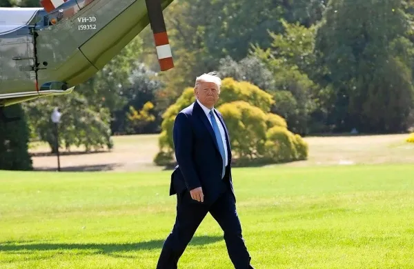 

Trump še vedno vztraja, da s pogovorom ni bilo nič narobe, vendar 
je vmes namignil, da je z Zelenskim govoril tudi podpredsednik 
ZDA Mike Pence. To je bilo jasno sporočilo senatnim republikancem, da bo v primeru njegove odstavitve lahko vpleten tudi 
Pence.