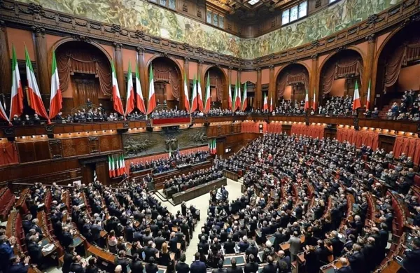Italijanski parlament podprl zmanj&scaron;anje &scaron;tevila parlamentarcev