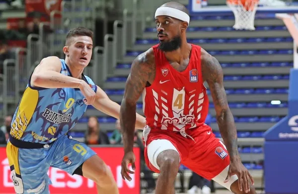 Lorenzo Brown (desno) je bil najboljši igralec nedeljskega dvoboja 
v Beogradu.