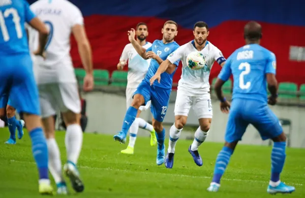 Bojan Jokić (z žogo) se bliža stotemu reprezentančnemu nastopu.