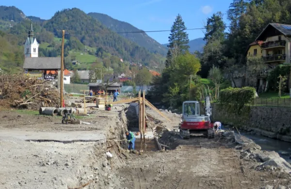 Protipoplavna zaščita na območju bodočega trgovskega centra je predpogoj za obnovo Hotela Cerkno.