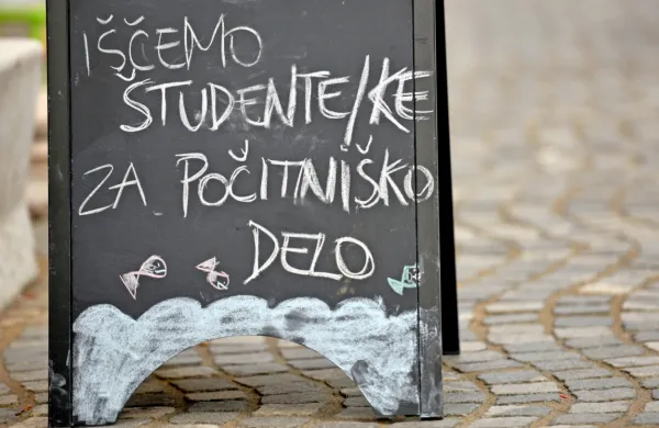 Najnižja bruto urna postavka za študentsko delo naj bi po novem 
znašala 5,4 evra.