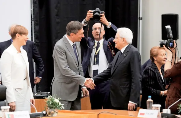 Predsednika Borut Pahor in Sergio  Mattarella sta se dogovorila, da 
se bosta naslednje leto skupaj udeležila slovesnosti ob 100. 
obletnici požiga Narodnega doma v Trstu.