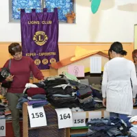 Zbrali so več kot 2500 kosov otro&scaron;kih oblačil in obutve
