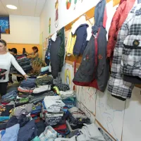 Zbrali so več kot 2500 kosov otro&scaron;kih oblačil in obutve