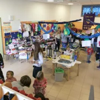 Zbrali so več kot 2500 kosov otro&scaron;kih oblačil in obutve