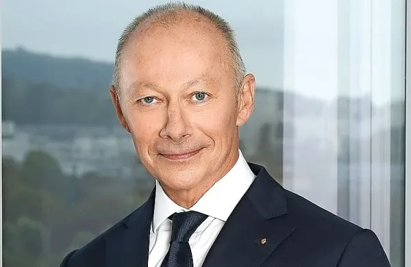 Francoski avtomobilski proizvajalec Renault se je poslovil od 
glavnega izvršnega direktorja Thierryja Bolloreja.