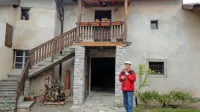 Sežanski slikar Marijan Miklavec je pri 81 letih obnovil staro domačijo
